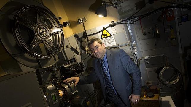 El guardián de las esencias del histórico Cine Callao