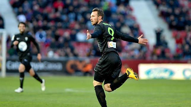 Un gol de Xisco devuelve la tranquilidad al Córdoba