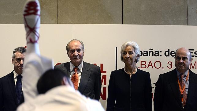 Urkullu entona el discurso nacionalista de «País» ante el Rey y la élite económica mundial