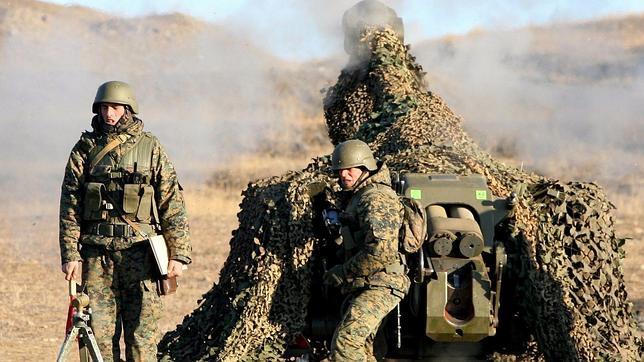 Artilleros georgiaos, en la localidad de Orfolo (2008)