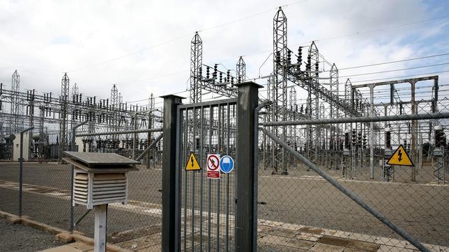 Cada hogar medio español tira por la ventana mil euros al año en energía