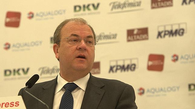 Monago crea un «bono cultural» para subvencionar la compra de periódicos y libros