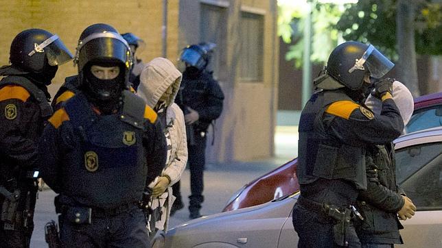 Imputados nueve mossos por presuntas agresiones a tres jóvenes en Barcelona