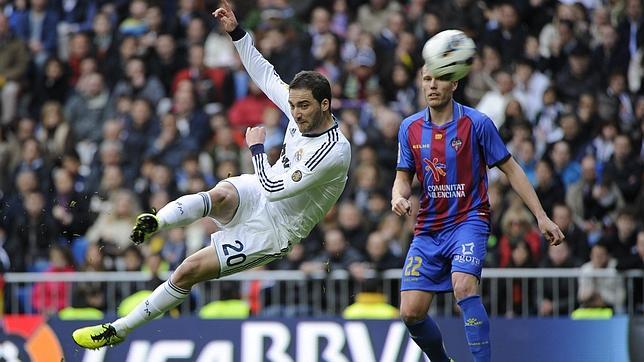Un triunfo del Levante en el Bernabéu y siete derrotas