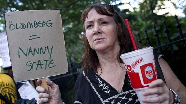 Bloomberg prohibió las bebidas XL en cadenas de comida rápida, cines o estadios
