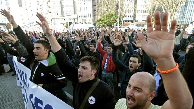 La flota del cerco acude a la misa del Peregrino tras los incidentes en Vigo y La Coruña