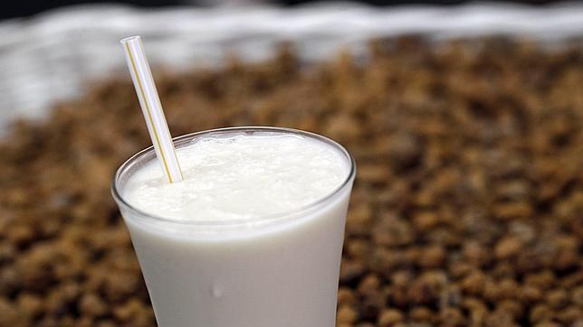Fallas 2014: Mil litros de horchata refrescarán este jueves la mascletà
