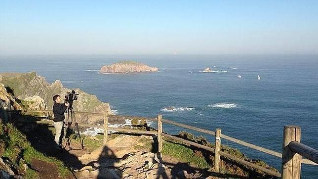 Un muerto y dos desaparecidos gallegos tras hundirse un pesquero en la costa asturiana