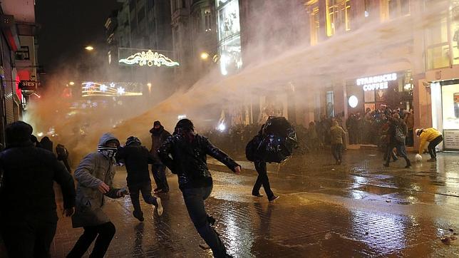 Turquía vive más protestas tras la muerte del joven herido en las manifestaciones de 2013
