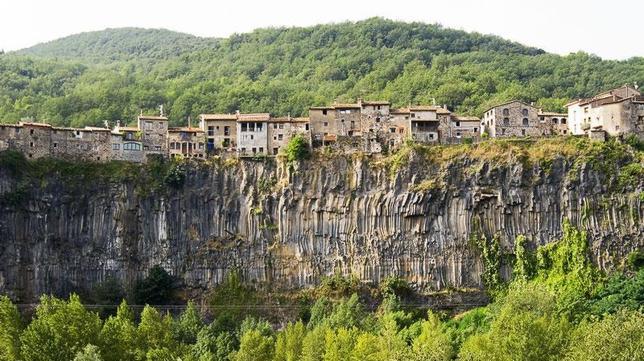 Bellísimos pueblos de España al borde de un precipicio