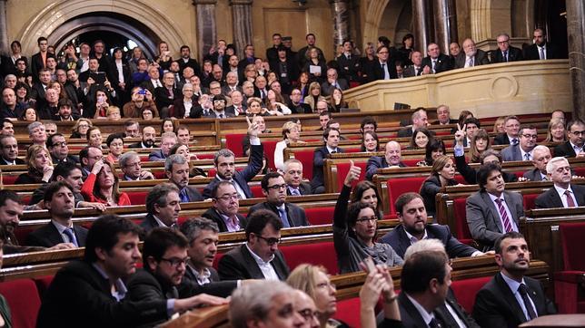 El Parlament aborda el aumento de la pobreza con un pleno monográfico