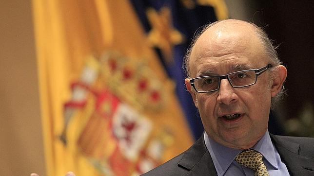 Montoro insiste en que la reforma fiscal supondrá «rebaja de impuestos» para todos
