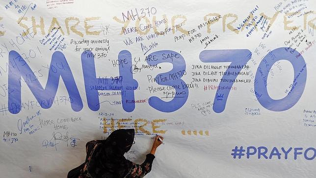 Malasia no sabe ya dónde buscar el avión desaparecido con 239 personas