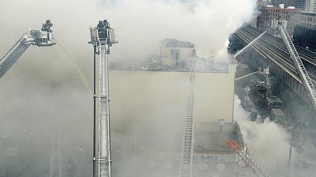 Ascienden al menos a siete los muertos por la explosión de gas en Nueva York