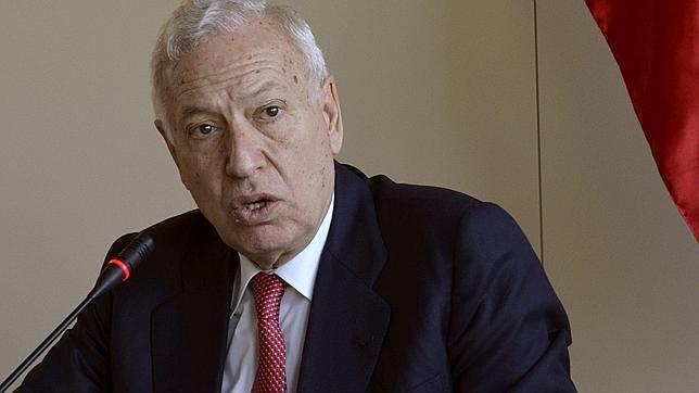 Margallo avisa a Cataluña que «los países pequeños son los primeros en caer»