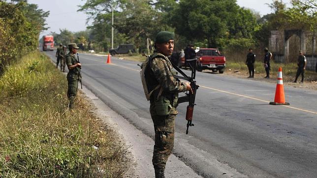 Muere lapidado durante una procesión atacada por pandilleros en Guatemala