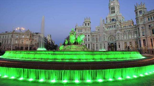 La Cibeles se tiñe de verde por San Patricio