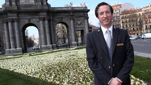 Borja Martín, con su uniforme de primer conserje