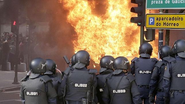 «Hay políticos sectarios que actúan como hooligans a la caza y captura de votos»