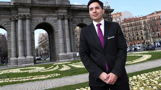 Lucas Parrotta, conserje del hotel-boutique