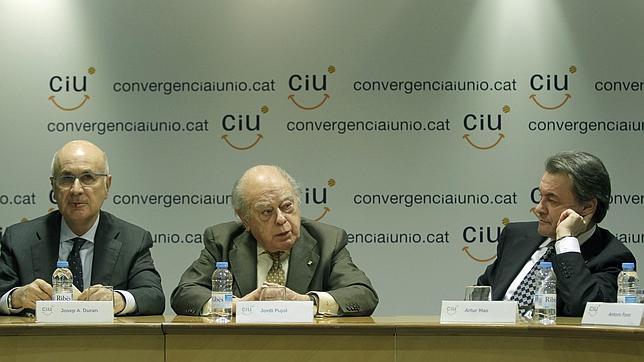 CiU contradice a Mas y reafirma que su única vía es la consulta legal