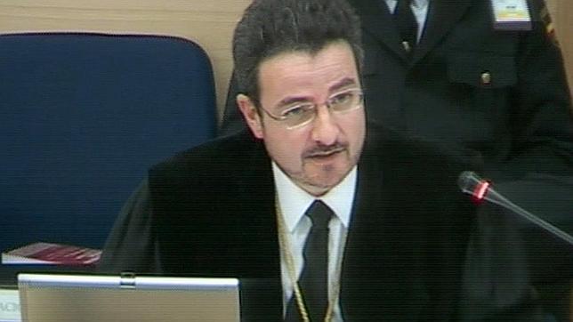 El fiscal Bautista se burla de superiores y compañeros en Twitter con un perfil falso