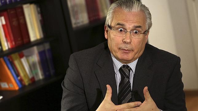 Garzón ve «lógico» que Pedraz no archive el caso Couso pese al fin de la justicia universal