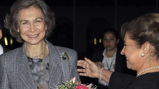 La Reina hace el recorrido de las mujeres maltratadas en Guatemala