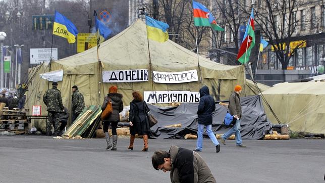Ucrania autoriza el uso de las armas a sus militares desplazados en Crimea