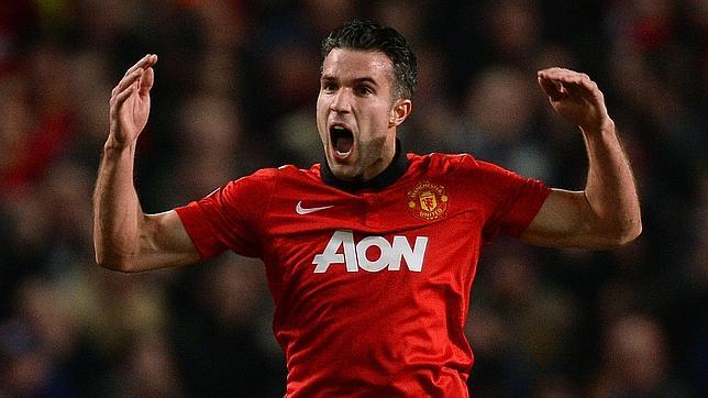 Van Persie mete al Manchester United en cuartos