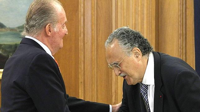 Los Reyes y los Príncipes envían el pésame a la familia de Iñaki Azkuna