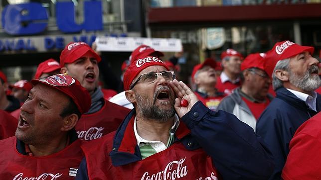 Coca-Cola cubre la «práctica totalidad» de las bajas y recolocaciones de su plan de ajuste