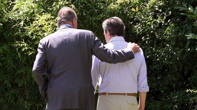 La inesperada comparecencia de Suárez junior que acabó con una ovación de la prensa