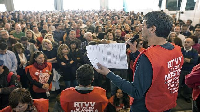 Los trabajadores de RTVV aceptan la oferta de la empresa para los despidos