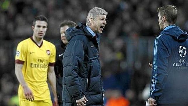 Wenger acabó muy enfadado en la goleada en el cam Nou (4-1)