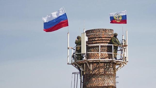 La bandera rusa ondea ya en 189 instalaciones militares de Crimea