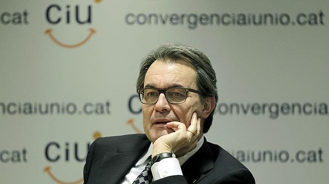 Mas se desplaza a Madrid para despedir a Suárez en la capilla ardiente