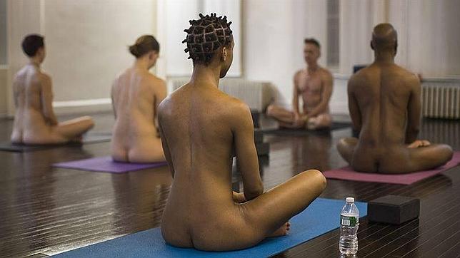 El «yoga nudista» se pone de moda en Nueva York