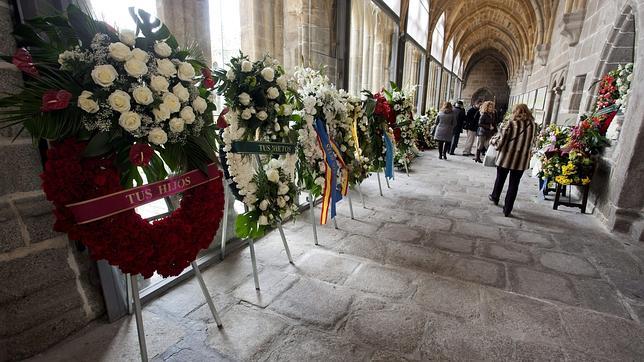 La Catedral de Ávila triplica sus visitantes, que acuden a la tumba de Suárez
