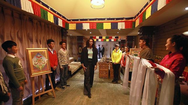 Críticas contra Michelle Obama en China por comer en un restaurante tibetano