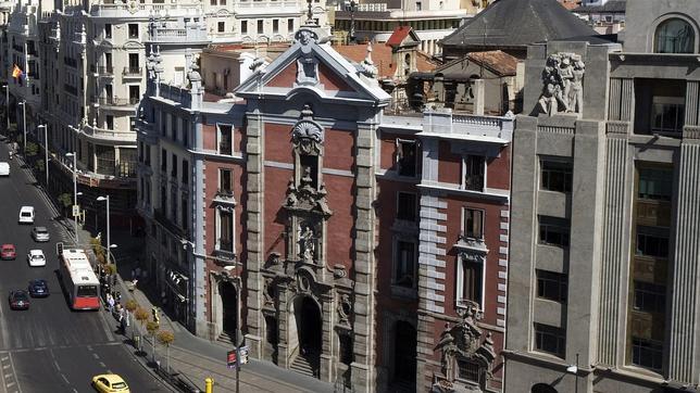 Iglesia de San José en la confluencia de la Gran Vía con la calle Alcalá