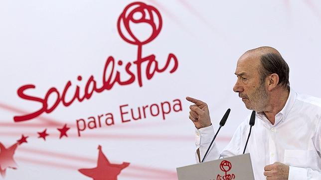Rubalcaba critica a Montoro por arremeter contra la organización de «ultraizquierda» Cáritas
