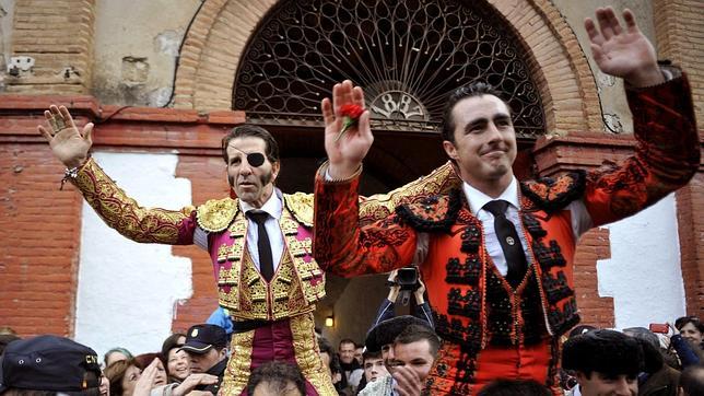 Padilla y El Fandi cierran la Feria de Castellón por la puerta grande