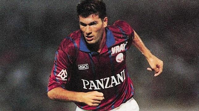 Los franceses eligen a Zidane como mejor jugador de la historia de su liga