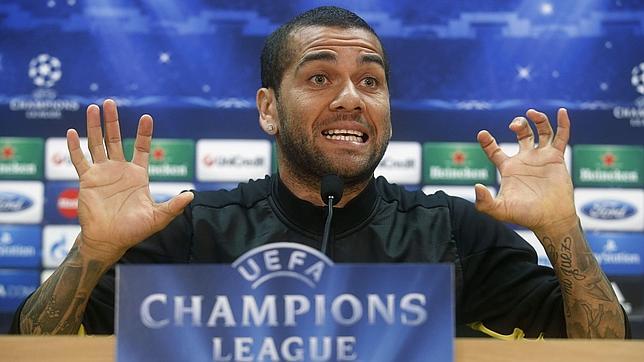 Alves: «¡Vaya con la manita de Figo! Nos toca bailar con la más fea»