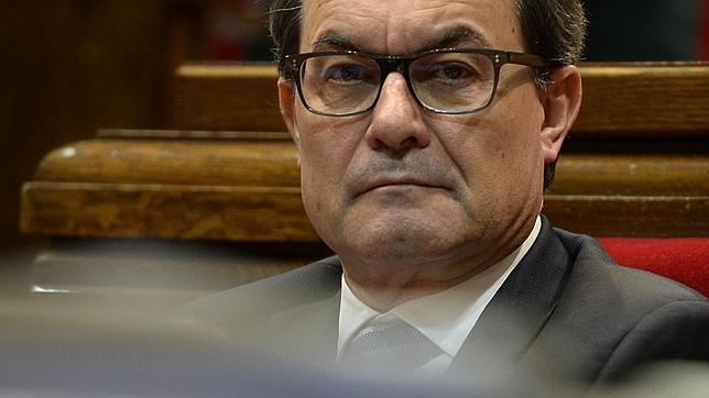 Cataluña cerró 2013 con un déficit del 1,97%, cuatro décimas más de lo pactado