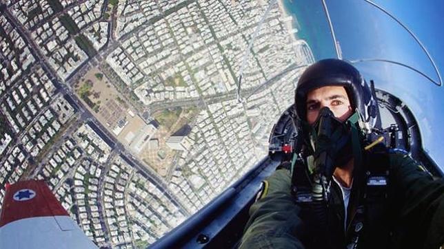El peligroso «selfie» de un piloto de caza israelí en pleno vuelo