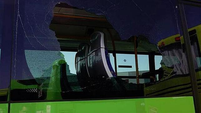 A pedradas contra los autobuses en Madrid