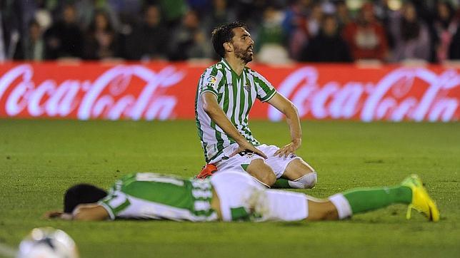 El Málaga le da un duro golpe al Betis y se aleja del descenso