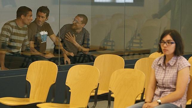 La USC y el Ateneo ferrolano acogen un acto encabezado por una terrorista de RG